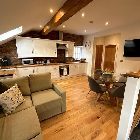Apt D In Old Grade 2 Converted Farmhouse Market Weighton Extérieur photo