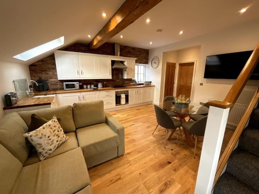 Apt D In Old Grade 2 Converted Farmhouse Market Weighton Extérieur photo