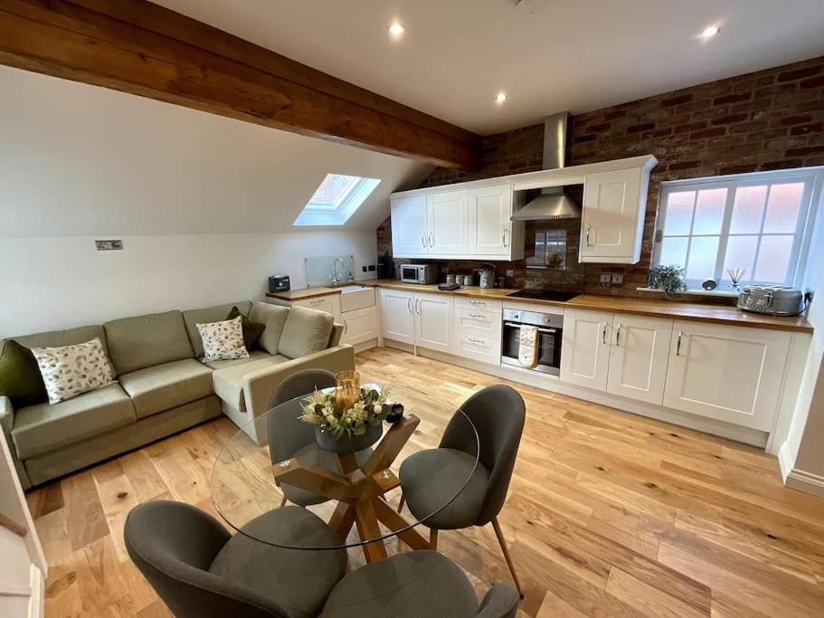 Apt D In Old Grade 2 Converted Farmhouse Market Weighton Extérieur photo